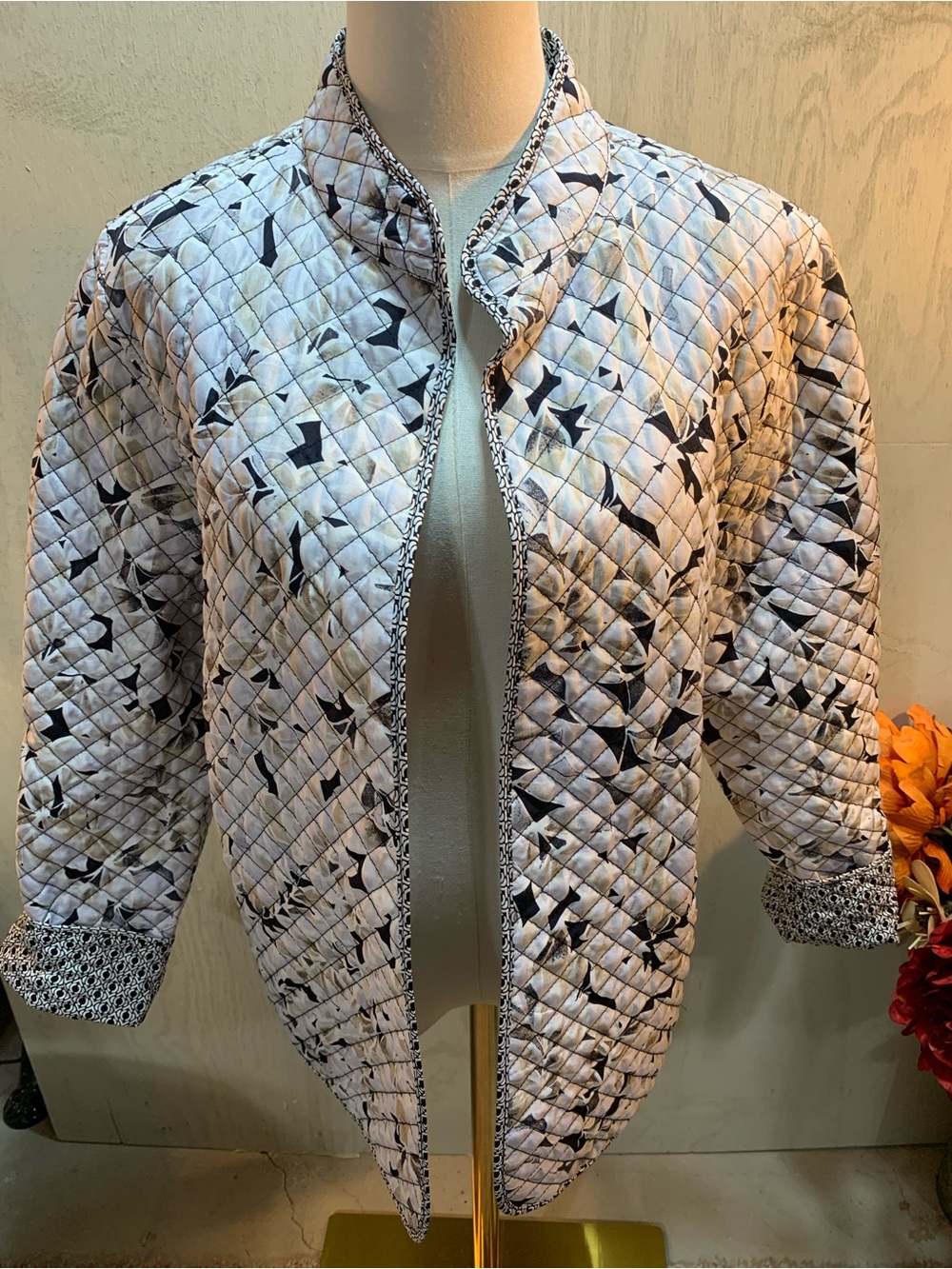 Quilted Reverse White & Black Patterned Women's Jacket